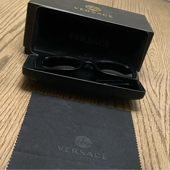 Versace Black Frame Square Gold Logo Sunglasses Model 4377 Men’s & Women’s NEW - Picture 8 of 10